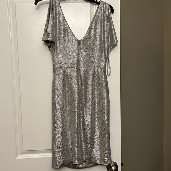NWT Lauren Ralph Lauren silver shimmer cold shoulder dress 8P - Picture 4 of 6